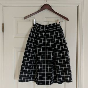 Dramatic grid skirt with pockets!